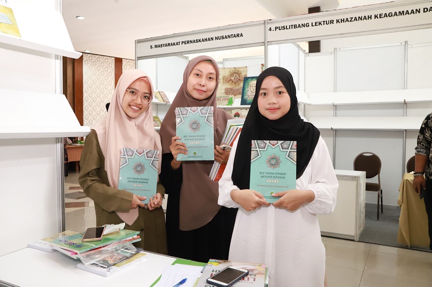 Produk Unggulan LPMQ Sangat Diminati pada Pameran ISLAGE 4 UIN Sunan Kalijaga