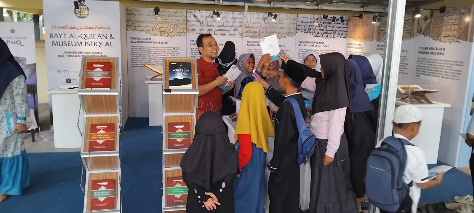 Stand LPMQ Diserbu Pengunjung di Islamic Bookfair Haflah Khotmil Qur’an ke XVIII Sumedang
