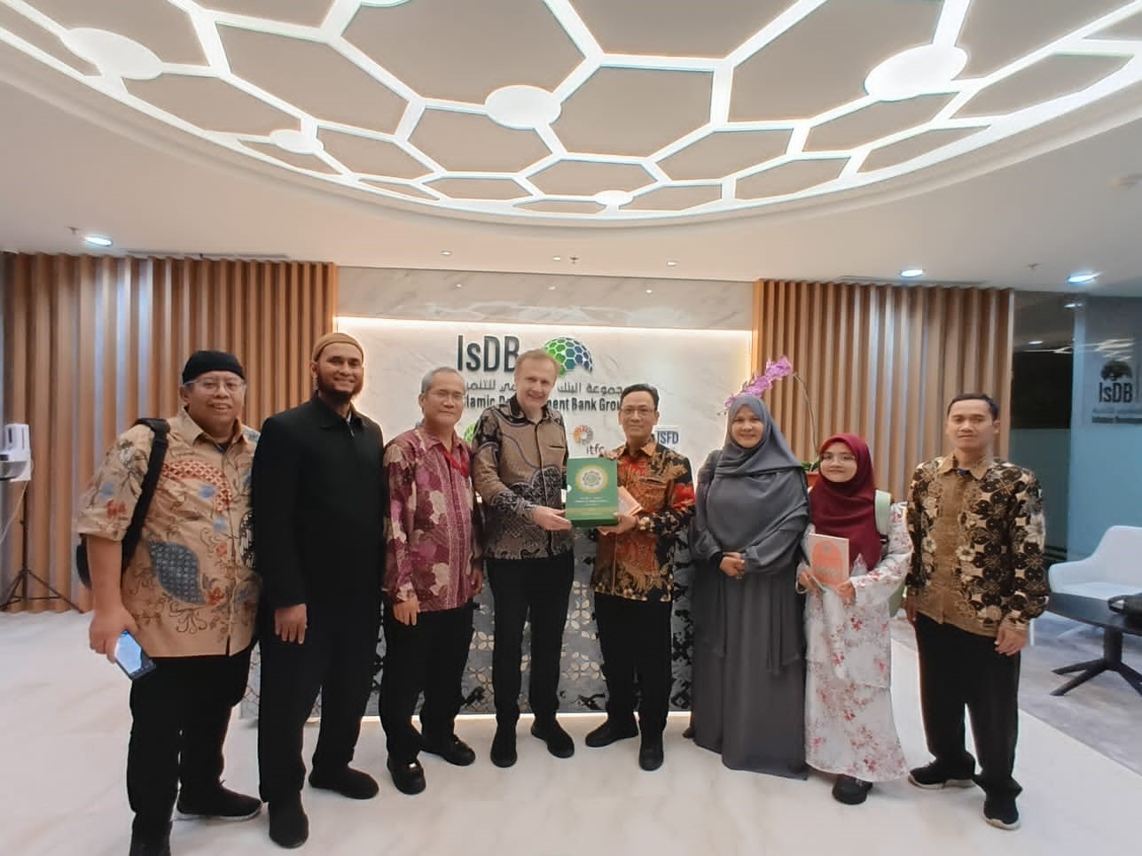 Islamic Development Bank Pertimbangkan Pendanaan Program Al-Qur'an Isyarat di Indonesia