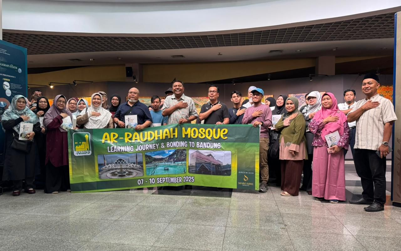 Rombongan Masjid Ar-Raudhah Singapore Terpukau dengan Koleksi BQMI