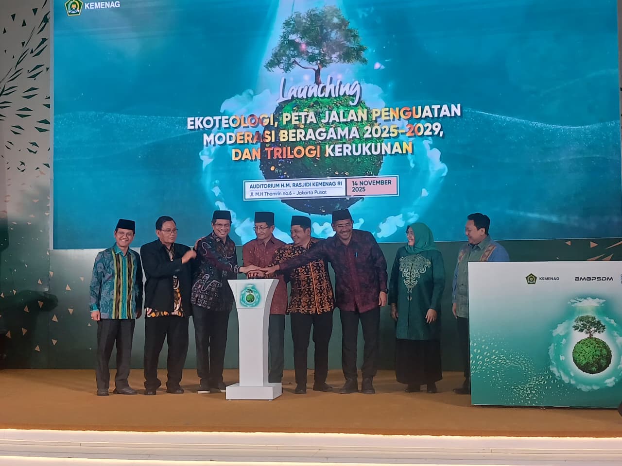 Menag RI Launching Buku Ekoteologi bersama Kepala BMBPSDM