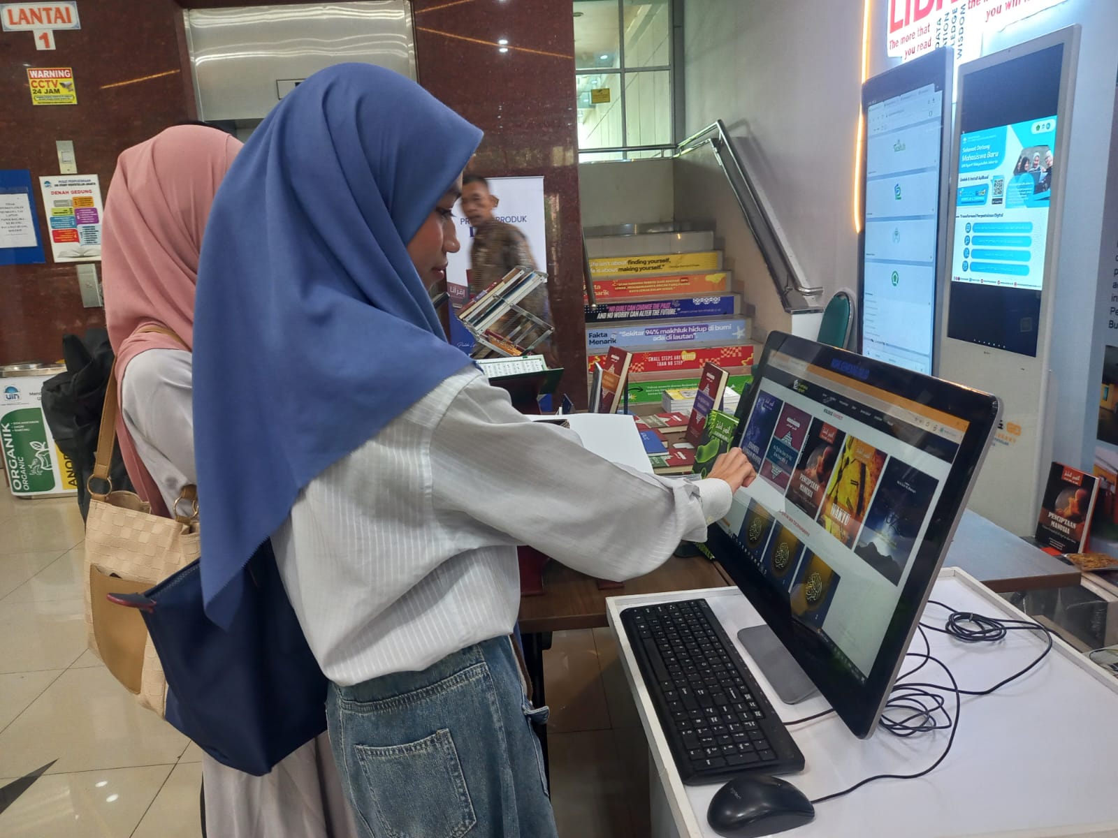 Pustaka Lajnah Jadi Magnet Pengunjung di Library Fest 2025 UIN Jakarta