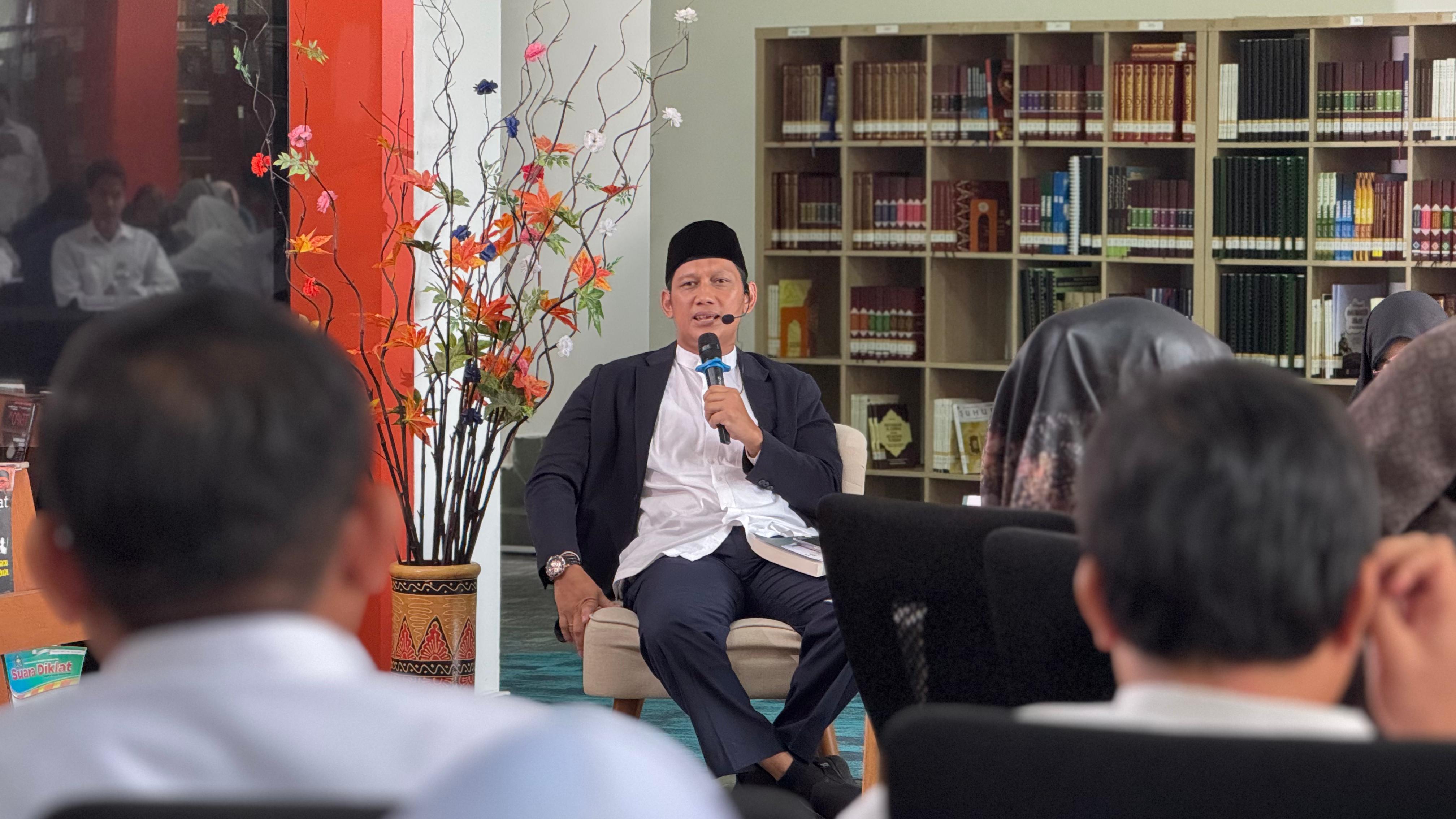 Perpustakaan LPMQ Hidupkan Semangat Literasi melalui Bedah Buku Rekonstruksi Hamzah