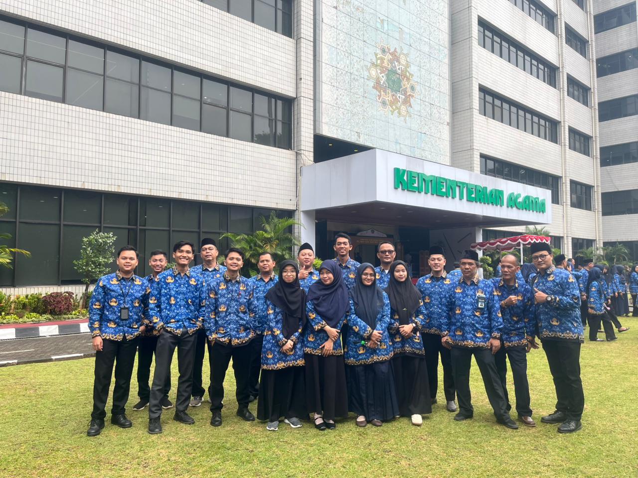 Peringati Harkitnas, Pegawai LPMQ Semarakkan Upacara di Kementerian Agama