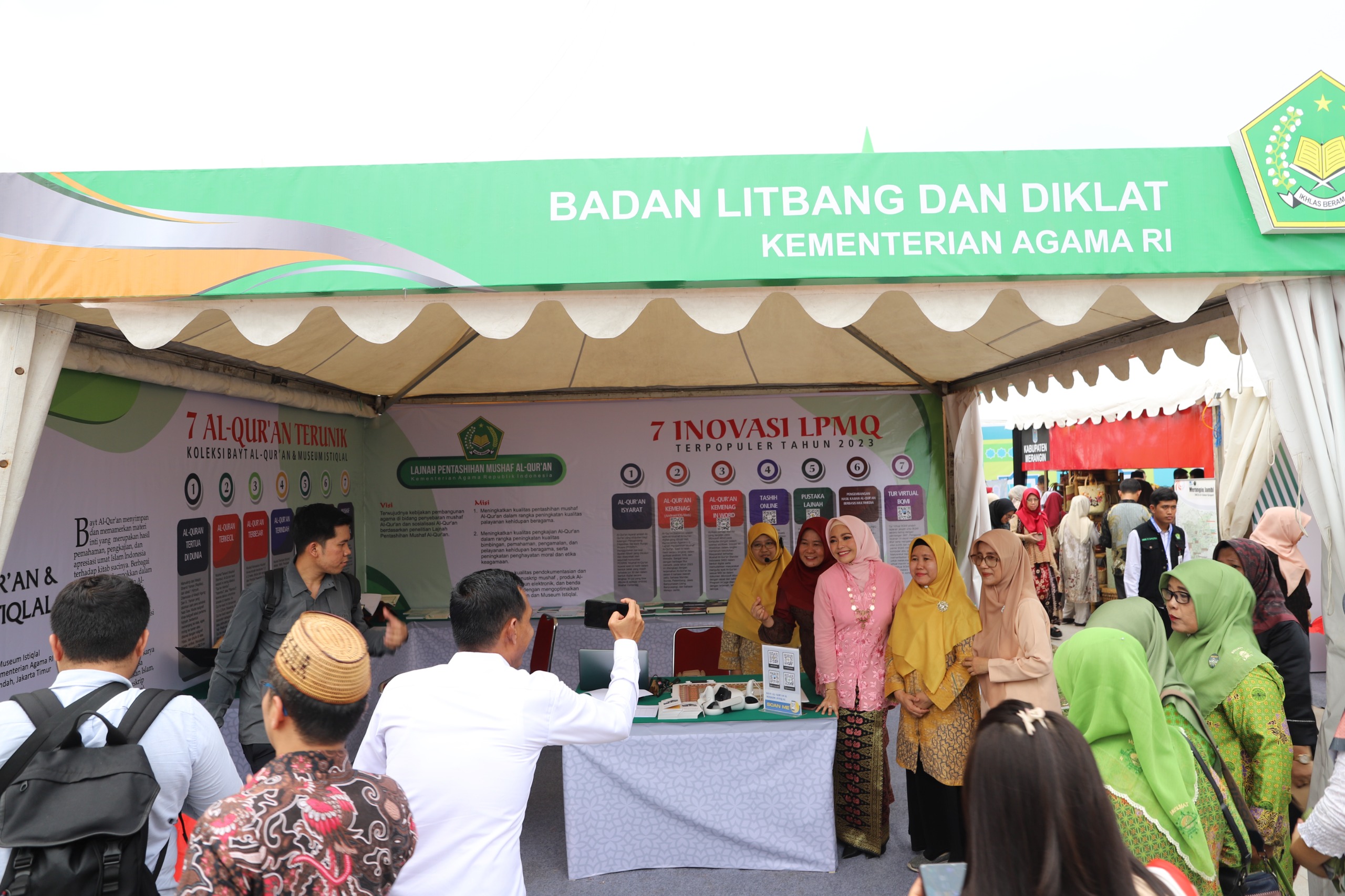 Harapan Ketua DWP Kemenag Saat Kunjungi Stan Pameran BQMI
