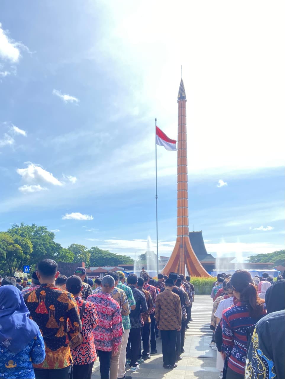 Pegawai LPMQ Ikuti Upacara Hari Pahlawan Nasional di TMII