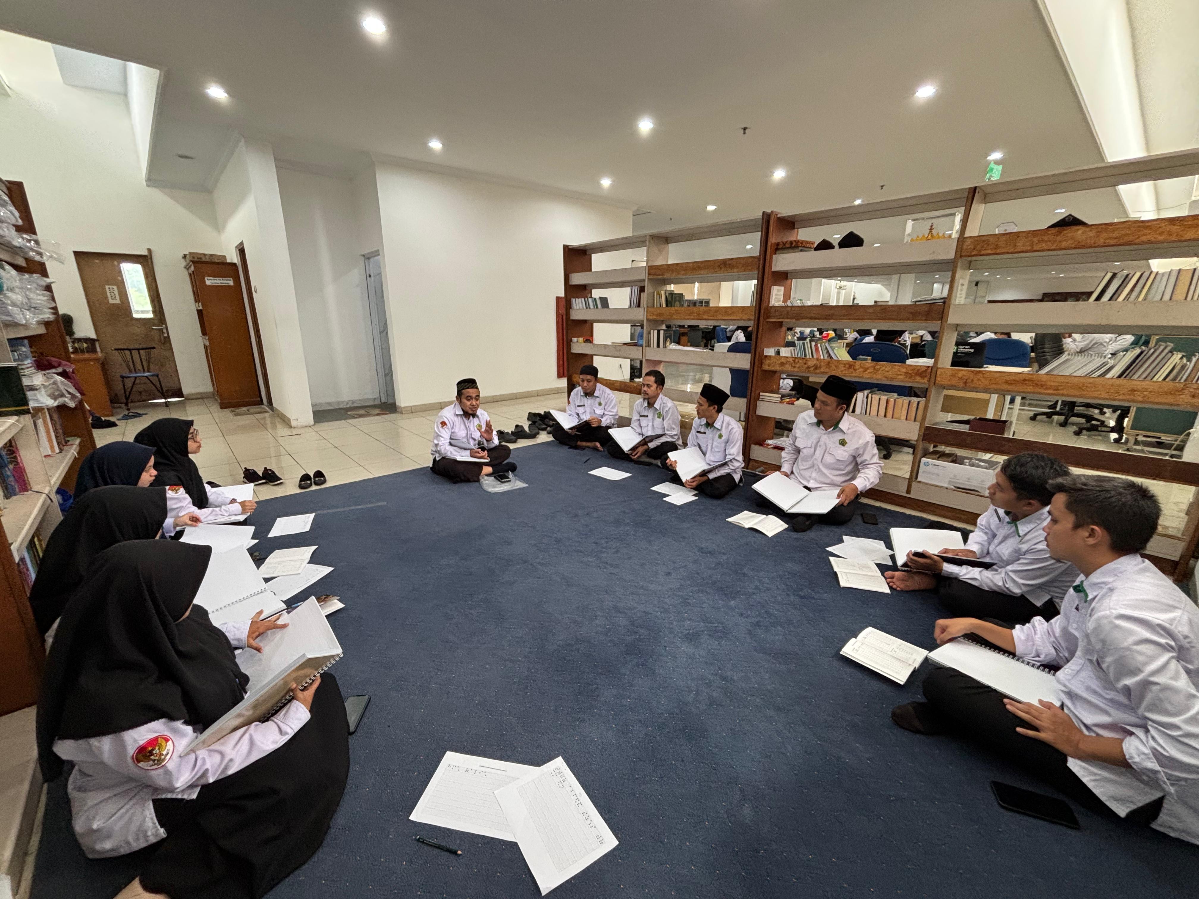 Pentashih LPMQ Kembali Belajar Braille di Hari Disabilitas